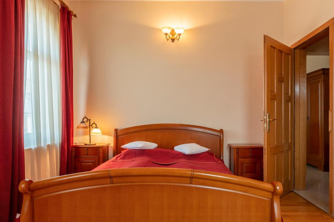 Hotel Denis Danes Bagian luar foto