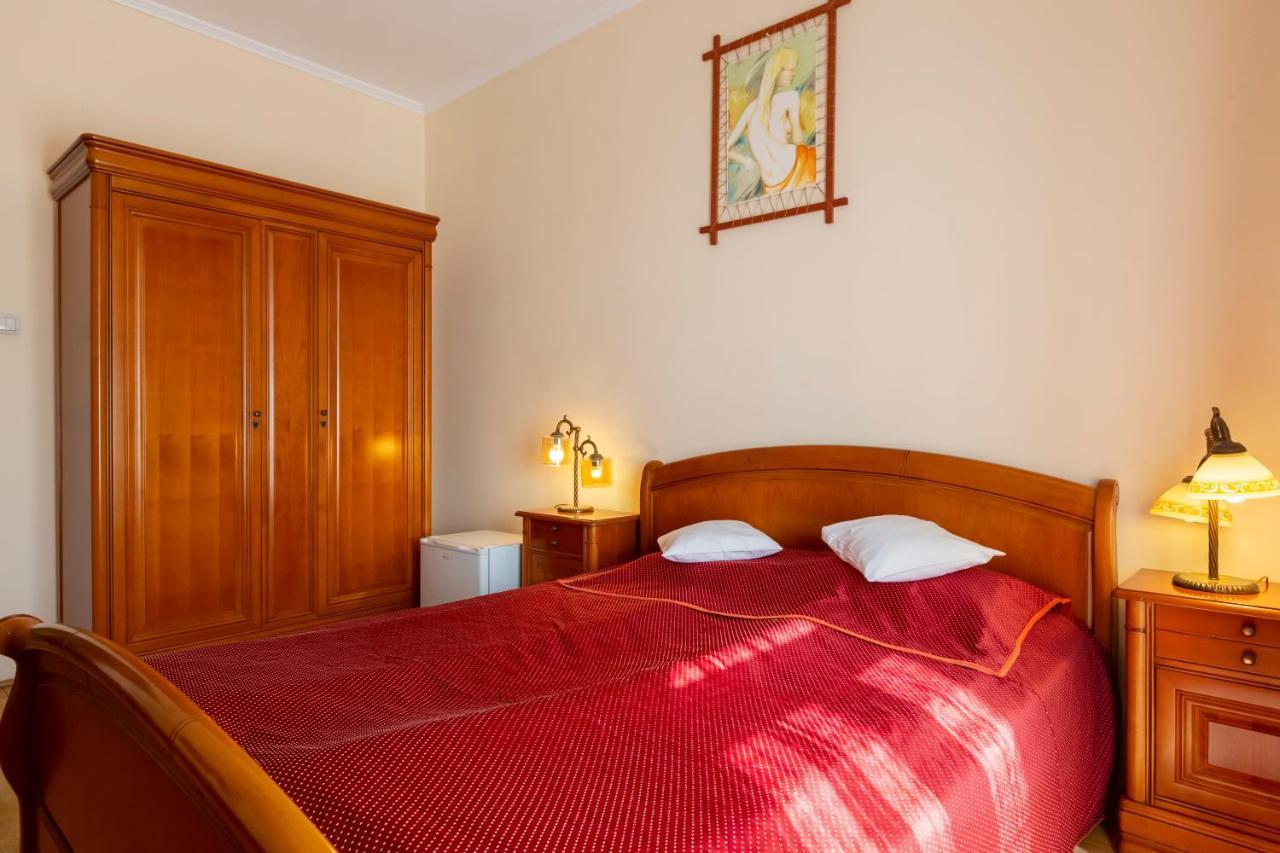 Hotel Denis Danes Bagian luar foto