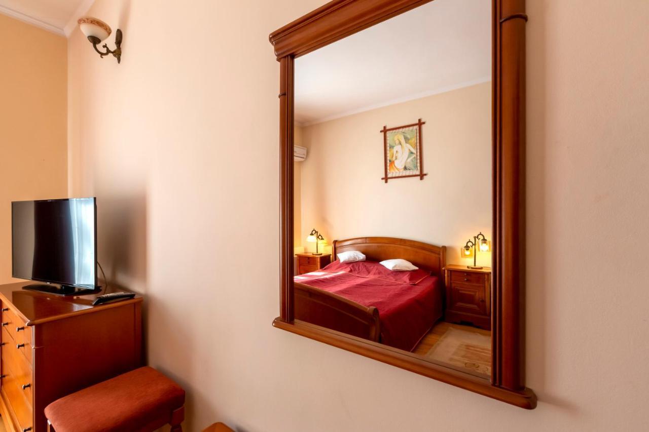 Hotel Denis Danes Bagian luar foto