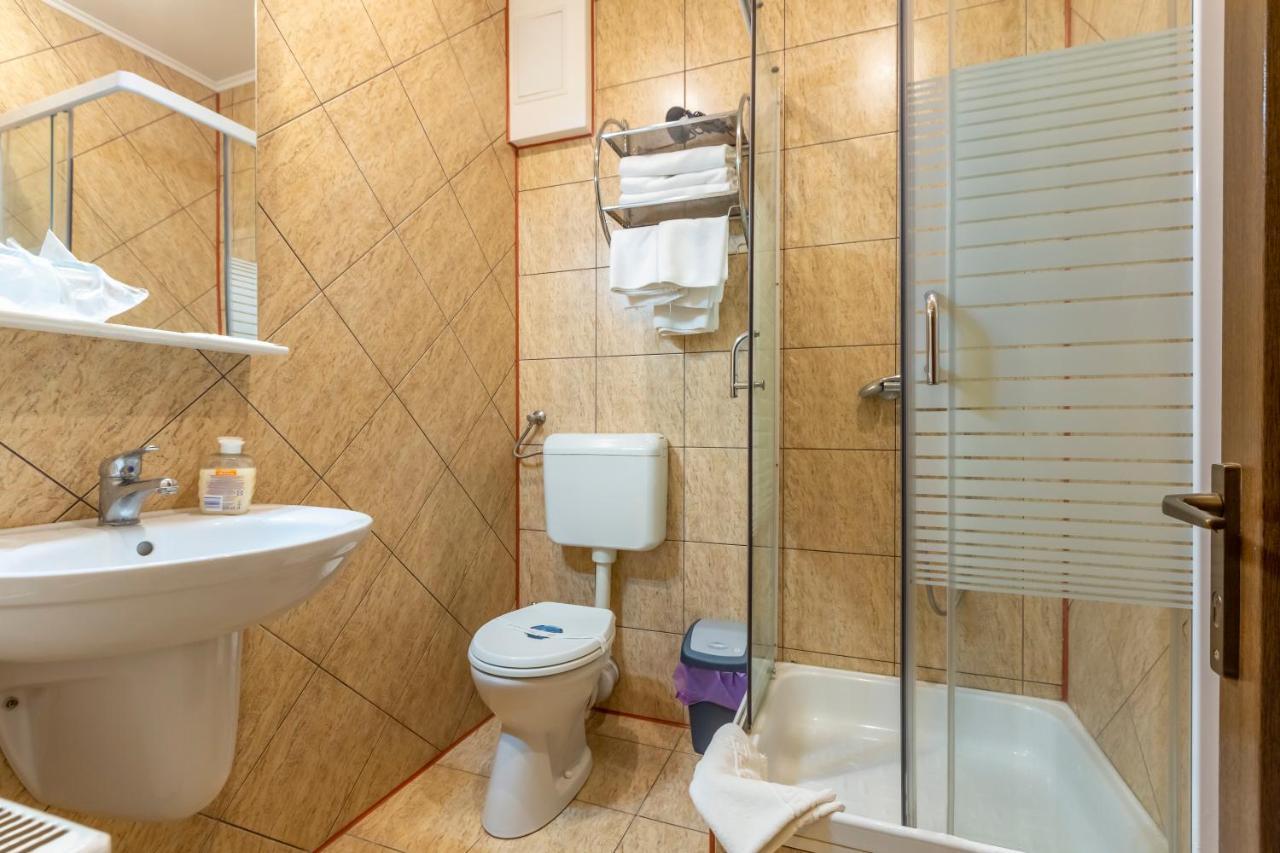 Hotel Denis Danes Bagian luar foto