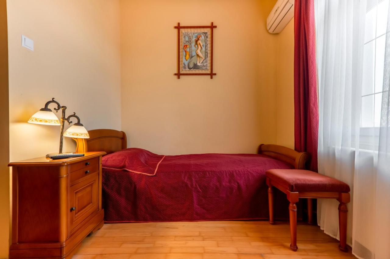 Hotel Denis Danes Bagian luar foto
